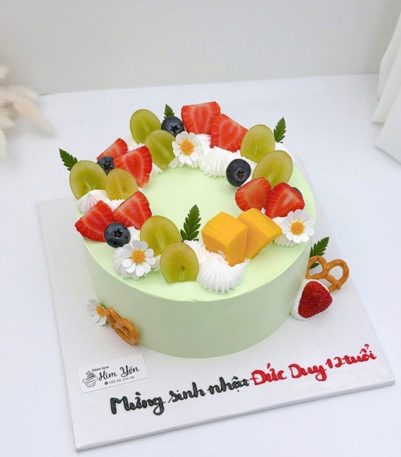 Bánh kem trái cây tạo tone xanh mừng bé 12 tuổi 