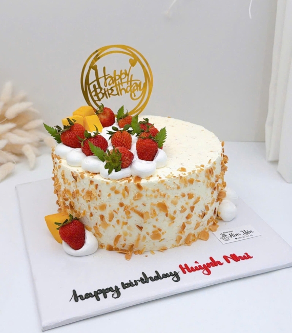 Bánh kem trái cây mix hạnh nhân kèm dâu 