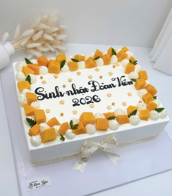 Bánh kem trái cây mừng sinh nhật đoàn viên hình trái tim 