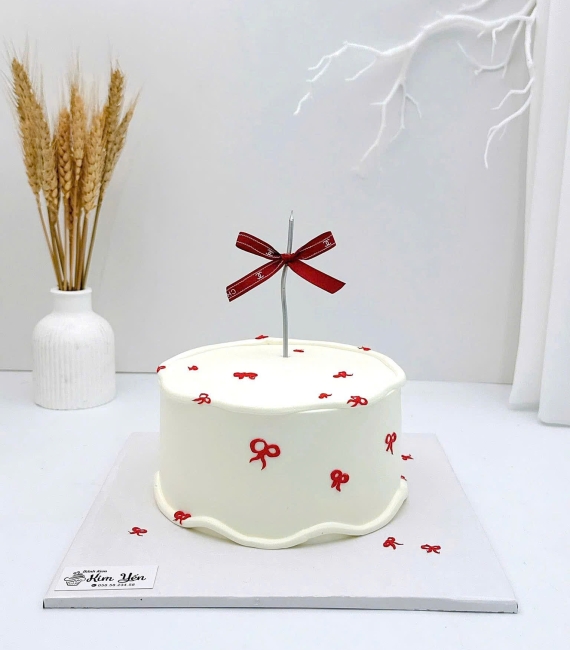 Bánh kem vẻ chibi hình nơ xinh xắn 