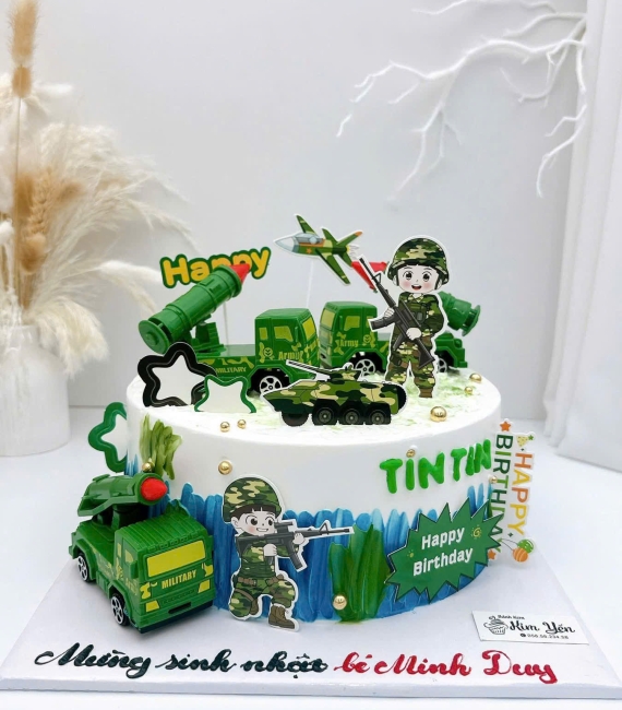 Bánh kem tặng dành cho bé trai yêu thích bộ đội 