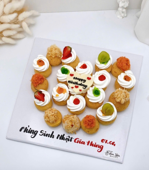 Mẫu bánh su kem tặng nam hot hình trái tim 