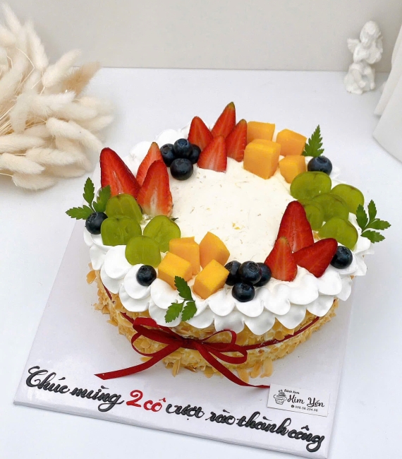 Bánh kem trái cây mix phô mai hạnh nhân hot 