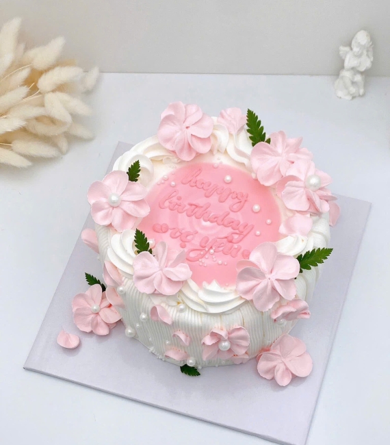 Bánh kem mừng kỷ niệm 5 năm yêu nhau tone hồng