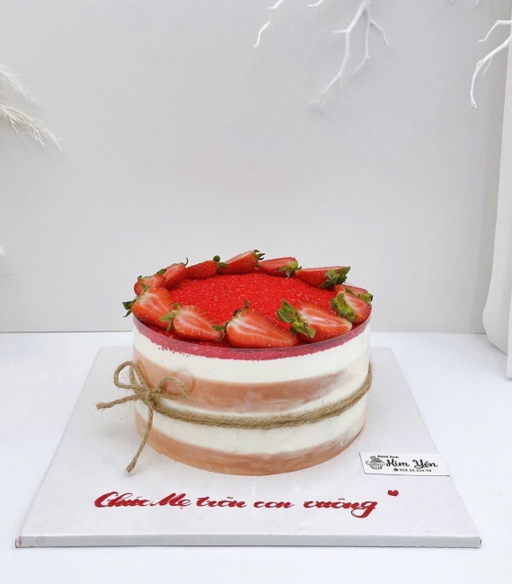 Bánh kem trái cây mix dâu theo yêu cầu 