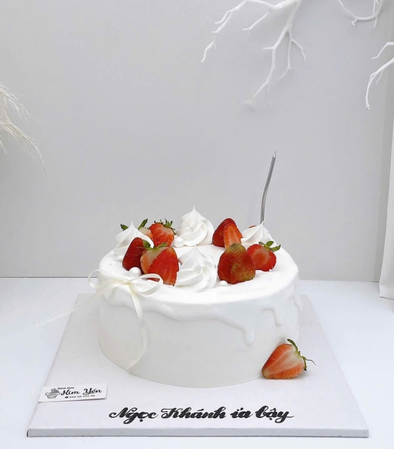 Bánh kem trái cây kết hợp dâu tây hot 