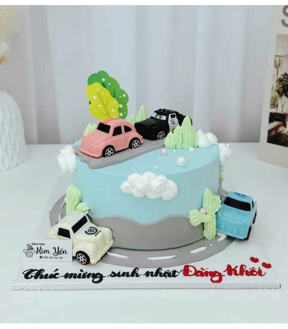 Bánh kem dành cho bé trai  yêu thích xe ô tô 