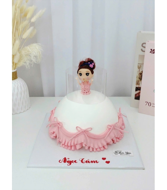 Bánh sinh nhật dành cho bé gái công chúa tone hồng 