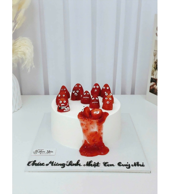 Bánh trái cây kết hợp dâu tây tạo hình bựa nhây 