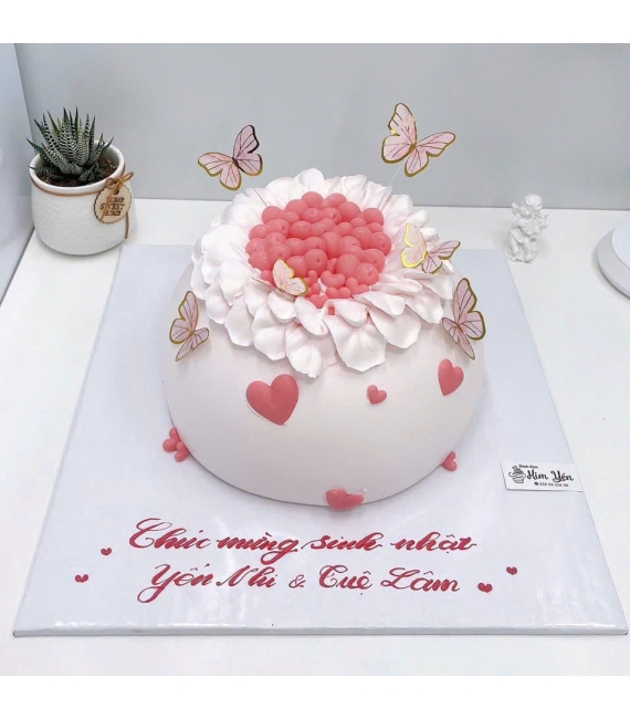 Bánh kem hình tròn tone hồng ngọt ngào hiện tại 
