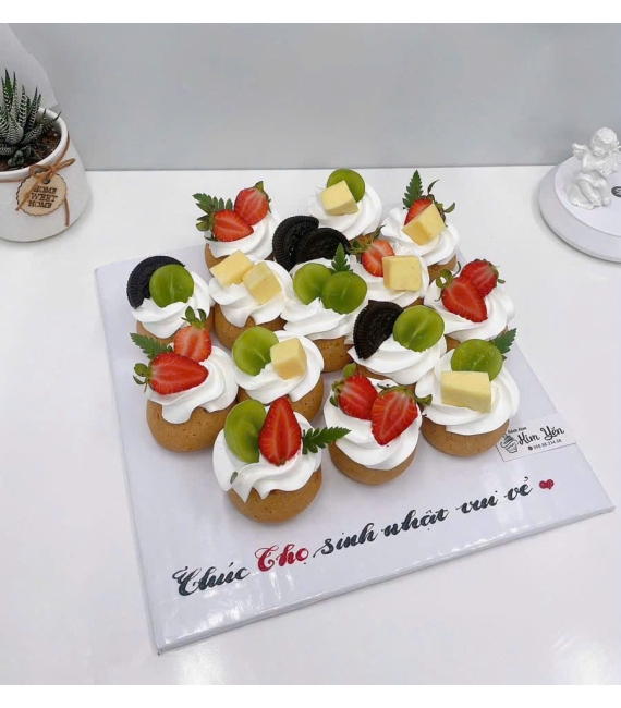 Bánh su kem mừng sinh nhật bạn thân hot 2026