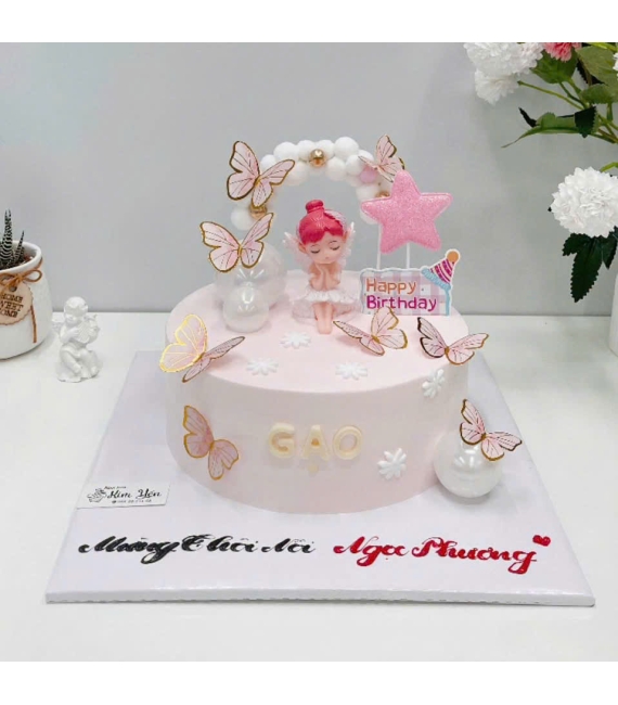 Bánh sinh nhật bé gái lên 4 tuổi tone hồng 