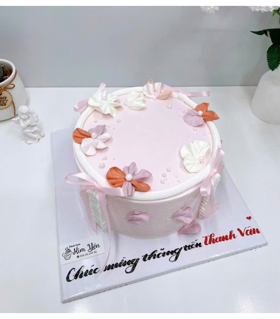 Bánh kem hoa nhí mẫu đẹp hot 2026