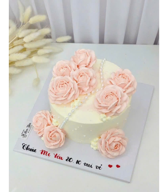 Bánh kem tone trắng hoa hồng hot 