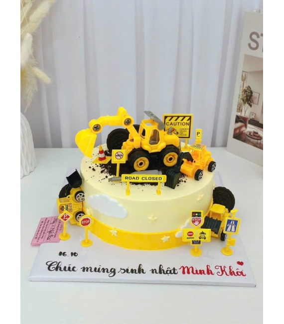 Bánh kem dành cho bé trai yêu cầu mẫu xe công trình hot 