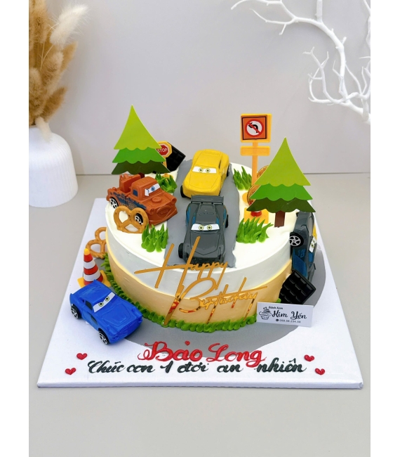 Bánh sinh nhật dành cho bé trai thích xe ô tô