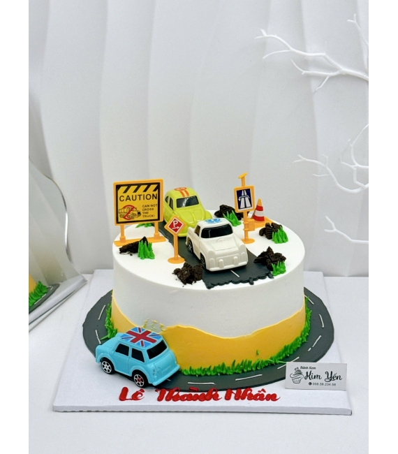 Bánh kem dành cho bé trai  yêu xe 
