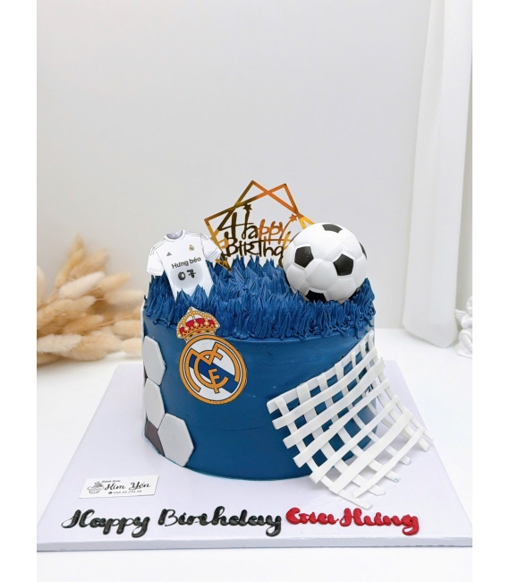 Bánh kem dành cho bé trai tạo hình lưới sân bóng đá