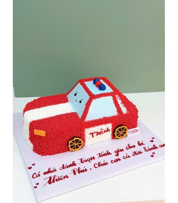 Bánh kem tạo hình chiếc ô tô cho bé trai