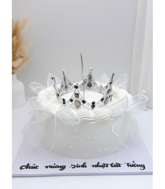 Bánh kem vương niệm tone trắng mẫu hot