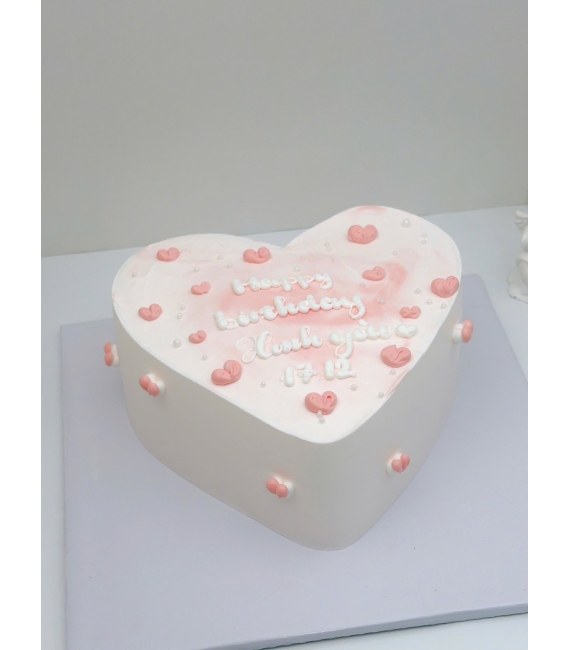 Bánh kem trái tim dành cho nữ mẫu hot 2025