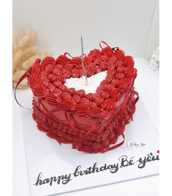 Bánh kem trái tim tone đỏ thổi kim tuyến 