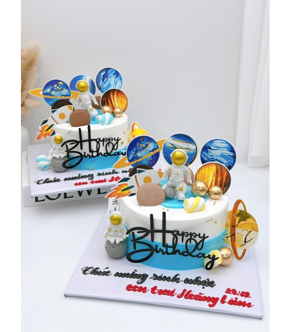 Bánh kem dành cho bé trai yêu thích người phi hành gia
