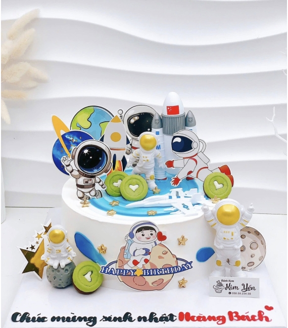 Mẫu bánh kem dành cho trai phi hành gia