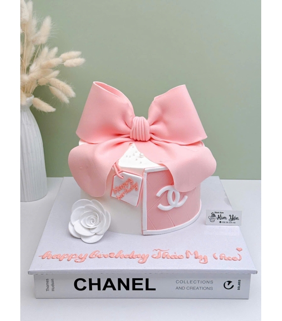 Bánh thôi nôi chanel đáng yêu 