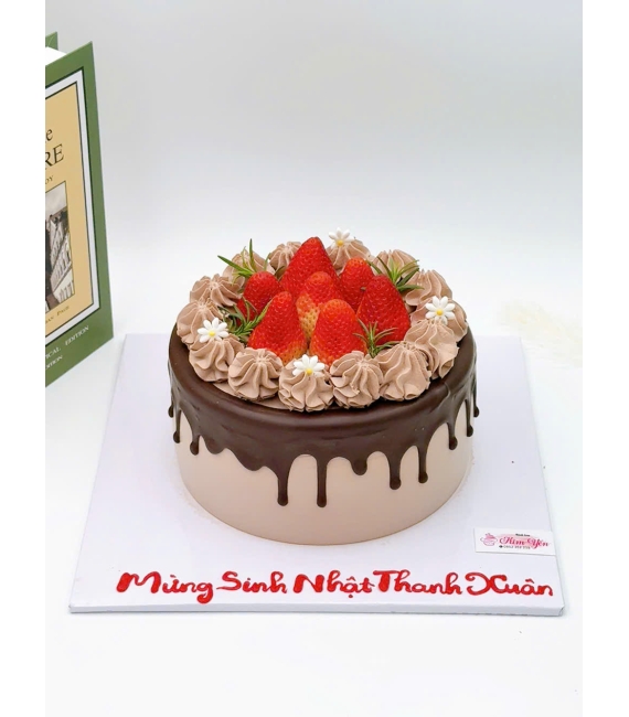 Bánh kem socola ngập tràn quả dâu