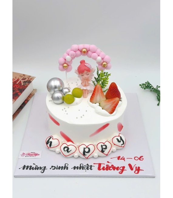 Bánh Kem phủ đầy trái cây cho bé gái