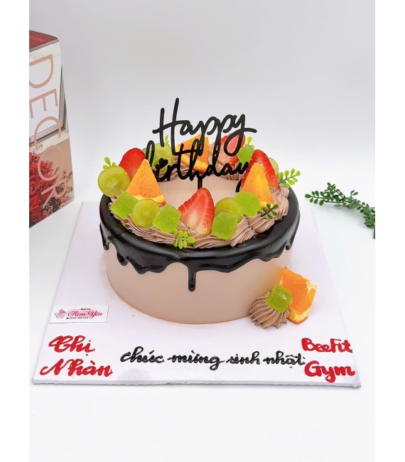 Mẫu bánh kem socola phủ đầy trái cây