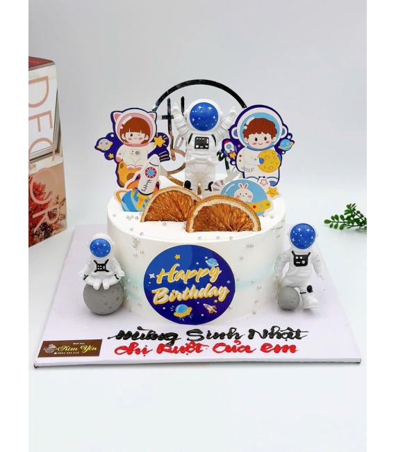 Mẫu bánh phi hành gia dành cho bé 2 tuổi 