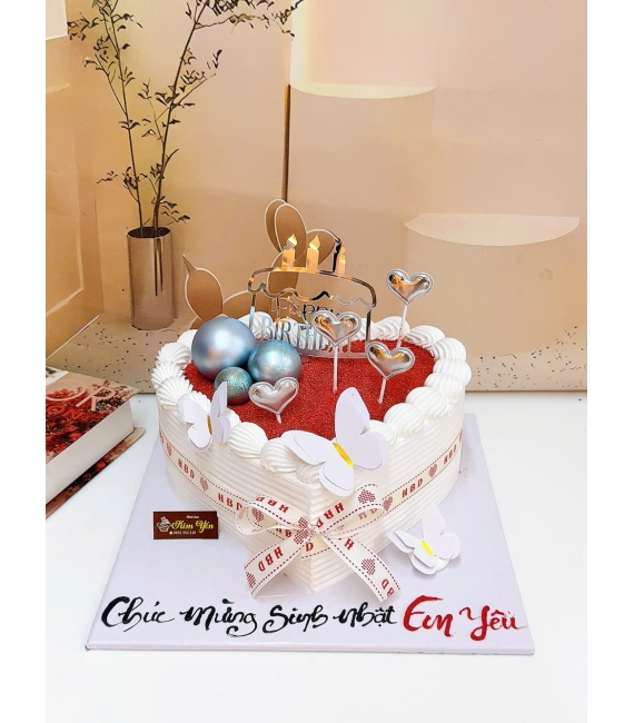 Bánh kem trái tim tone đỏ chúc mừng sinh nhật