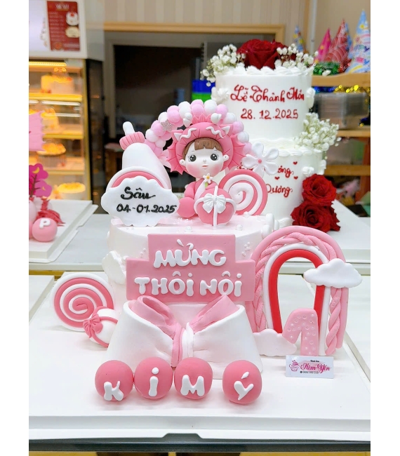 Bánh Kem thôi nôi tone hồng dành cho bé gái tuổi rắn