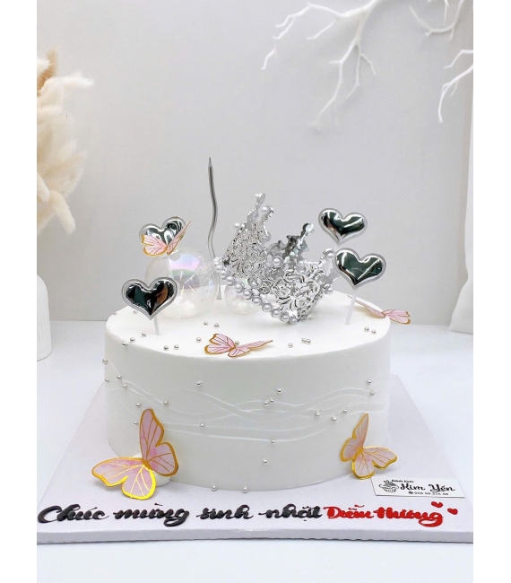 Bánh kem tặng nữ hot 2026 mẫu vương miện tone trắng