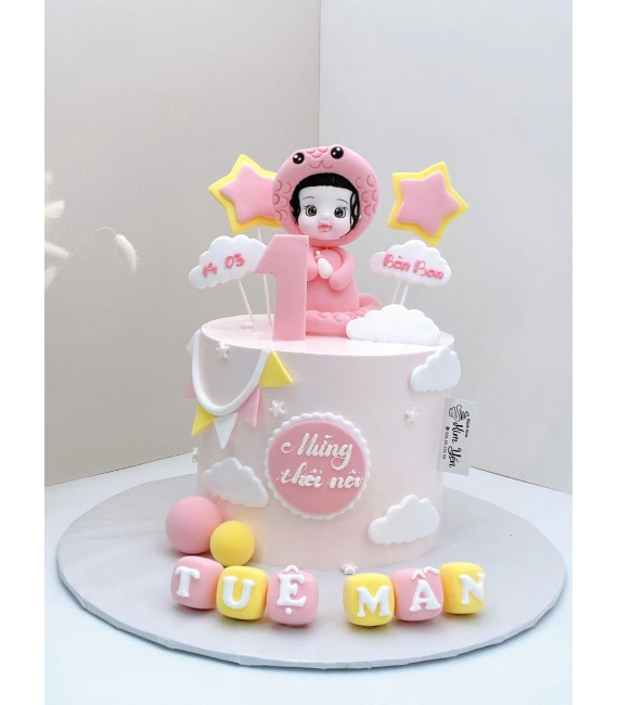 Bánh kem thôi nôi dành cho bé gái tone hồng tuổi tỵ