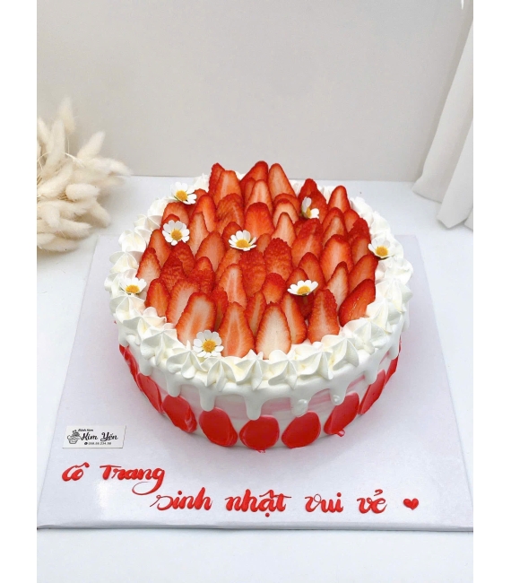 Bánh kem dâu tây mừng sinh nhật