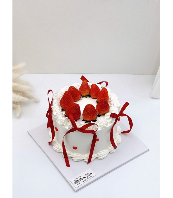 Bánh kem trái cây mix dâu tây hot 2026