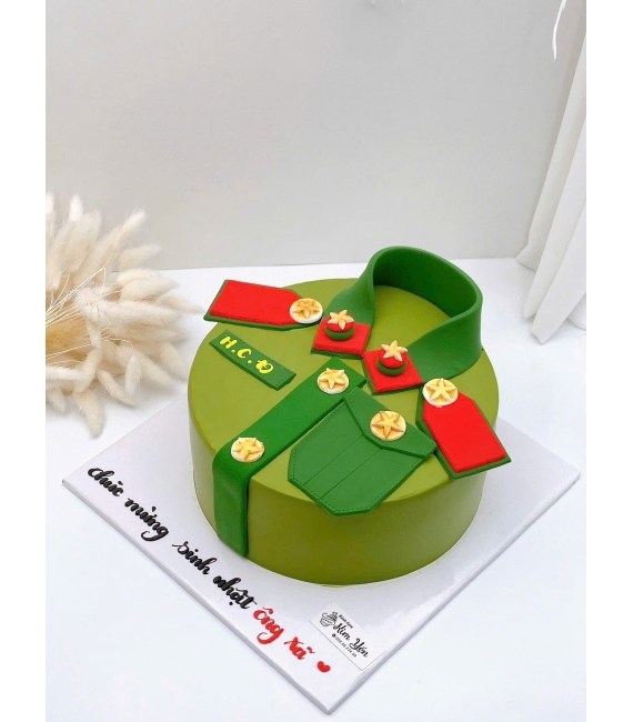 Mẫu bánh kem tạo hình áo công an