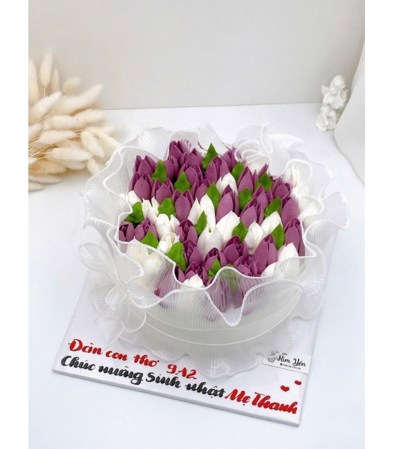 Bánh kem dành cho nữ tạo hình bó hoa tulip hot