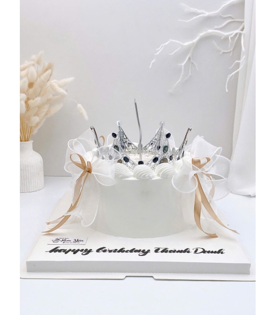 Bánh kem dành cho nữ mẫu mừng nữ 26 tuổi vương miện