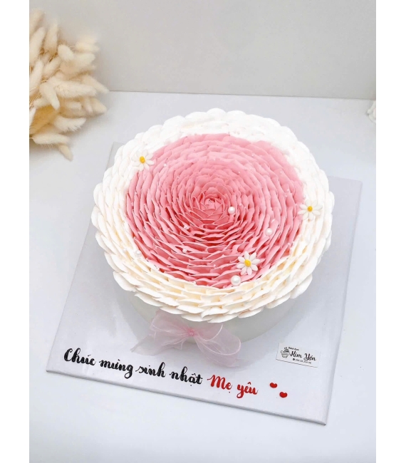 Bánh kem tặng nữ tone hồng bắt hoa xinh cao cấp