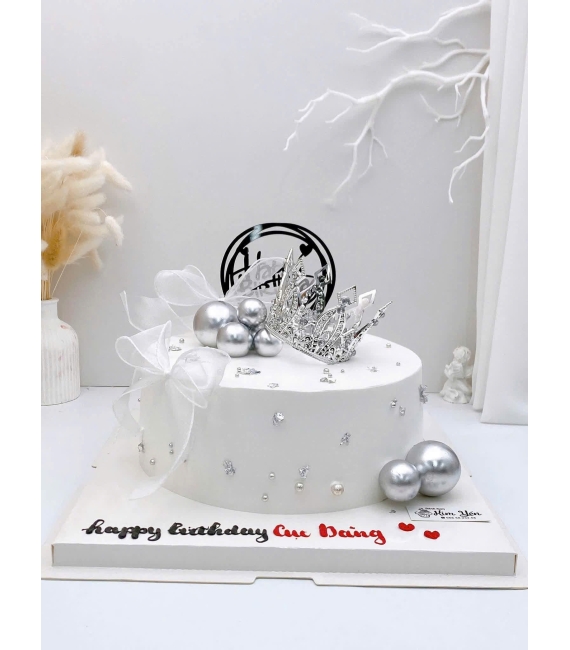 Bánh kem tặng nữ tone trắng hot 