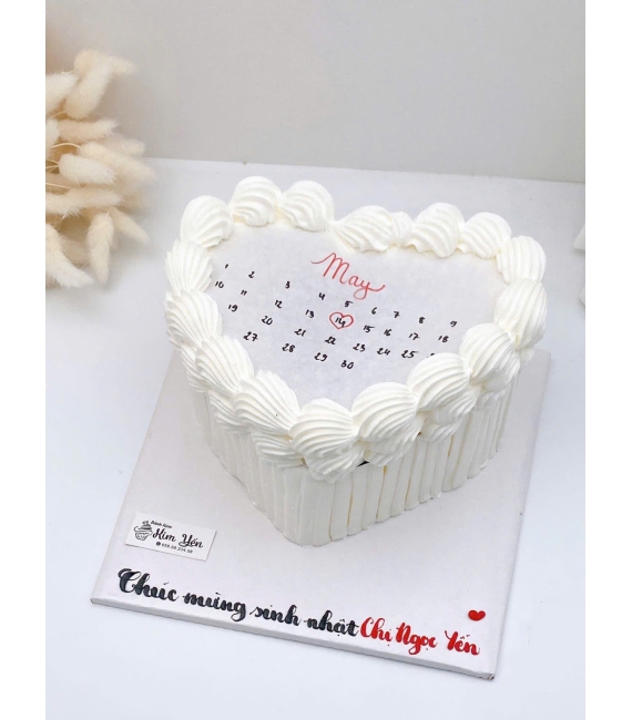Bánh kem trái tim viết ngày kỷ niệm hot 
