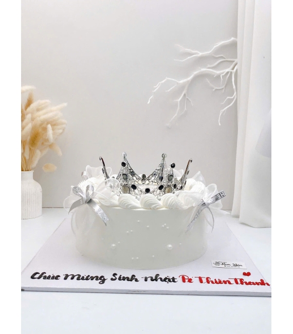 Bánh kem vương miện hot hiện nay 