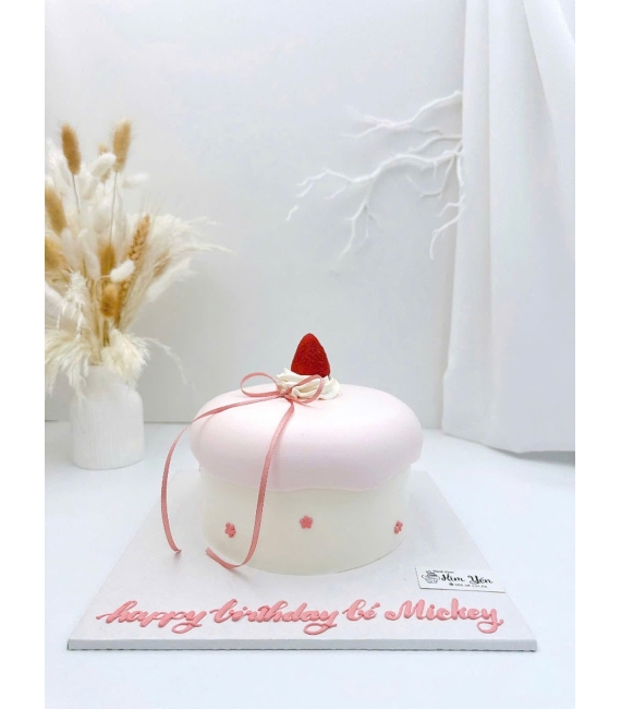 Bánh Kem Hàn Quốc tone hồng mix 1 quả dâu tây