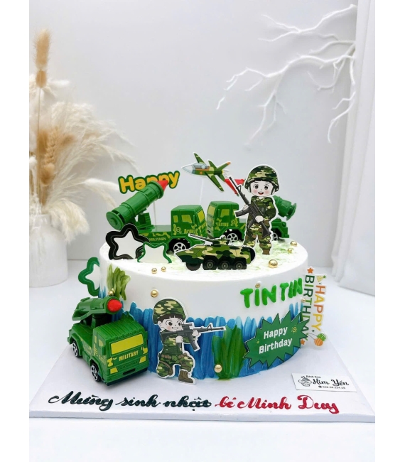 Bánh kem tặng dành cho bé trai yêu thích bộ đội 